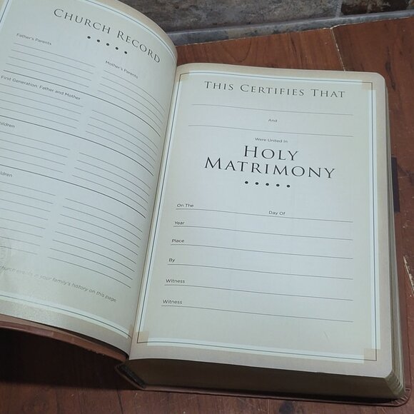 Holy Bible Giant Print Edition KJV - Picture 11 of 16